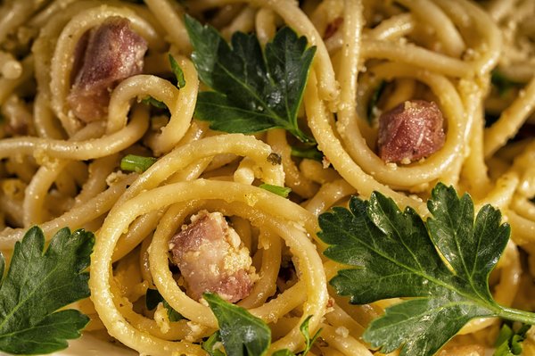 How to Prepare a Classic Italian Carbonara with Pancetta and Pecorino?